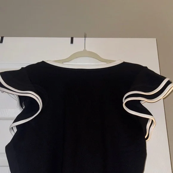 Anne Klein Black Top with White Ruffle Trim - Picture 6 of 6